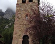 Etapa 2.Cades-Cabañes.Torre campanario de Iglesia Santa María de Lebeña