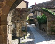 Etapa 3. Cabañes-Santo  Toribio. Calle del Sol, Potes, Liébana.